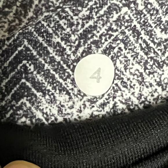 LULULEMON Essential Rhythm Crop Tight Pant Mid Rise Diffusion White Black Size 4 - Picture 9 of 13